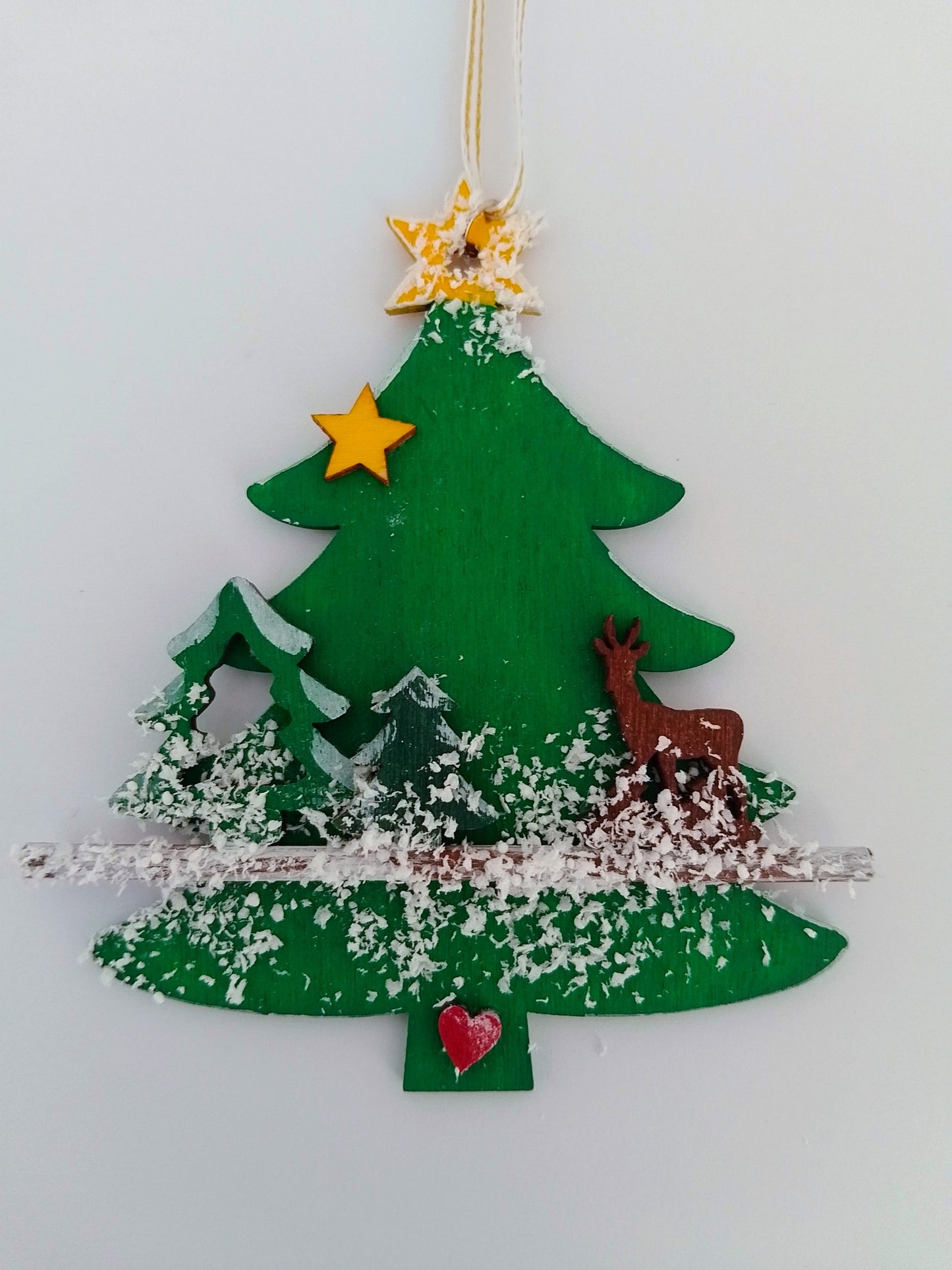 Hängender Weihnachtsbaum aus Holz