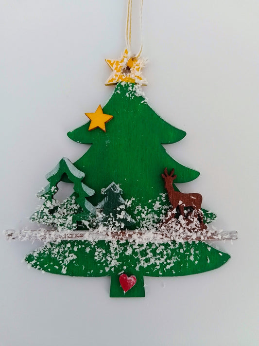 Hängender Weihnachtsbaum aus Holz