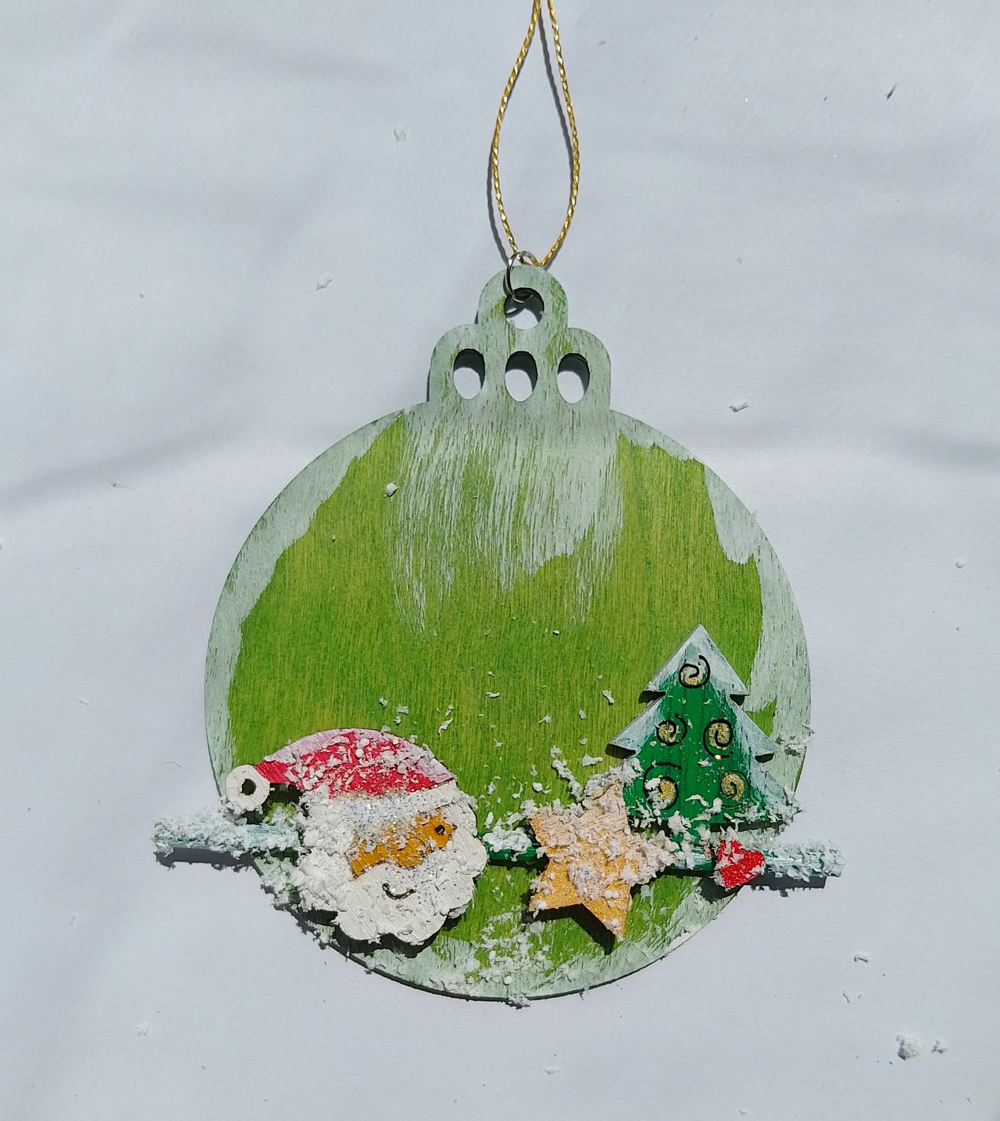 Verschneite Weihnachts- Kugel