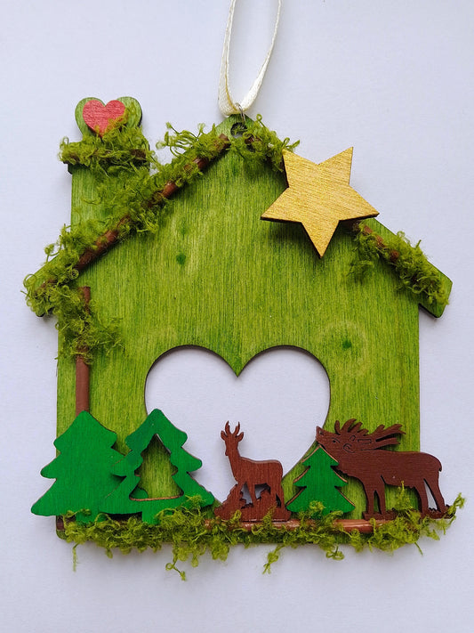 Holzhaus mit Waldmotiv