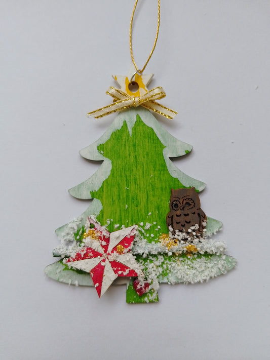 Verschneiter Christbaum